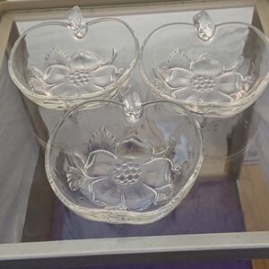 Crystal desert dishes 5 in. In a beautiful apple shape VINTAGE clear